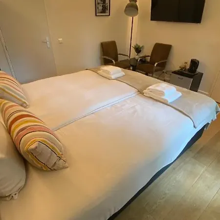 1900 Hotel 3*